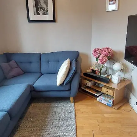 Charming & Comfy 2bd In Trendy Neighbourhood *
