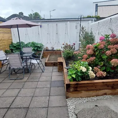 Charming & Comfy 2bd In Trendy Neighbourhood *
